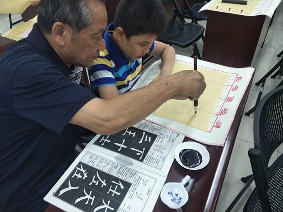 说明: D:\济南山青社会工作服务中心\宣传\新闻稿\20180711\魏家庄青年之声”纸墨书香“书法小组新闻稿\微信图片_20180710152948.jpg 说明: D:\济南山青社会工作服务中心\宣传\新闻稿\20180711\魏家庄青年之声”纸墨书香“书法小组新闻稿\微信图片_20180710152948.jpg