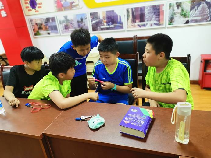 说明: C:\Users\Administrator\Desktop\新闻稿\“青春同行”项目 “真假‘N’次方”科普小组新闻稿 20190712\“青春同行” 项目 “真假‘N’次方”科普小组活动照片\IMG_20190711_141043.jpg