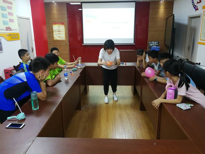 说明: C:\Users\Administrator\Desktop\新闻稿\“青春同行”项目 “真假‘N’次方”科普小组新闻稿 20190712\“青春同行” 项目 “真假‘N’次方”科普小组活动照片\mmexport1562832544384.jpg